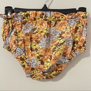 Folded Fleet bloomers